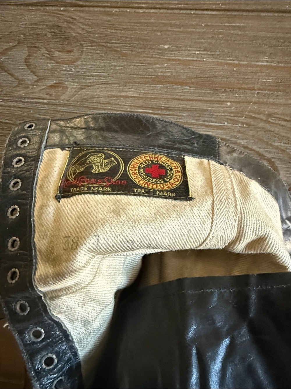 Antique Krohn Fechheiner &Co. Red Cross nursing boots 1896-1920 - Picture 3 of 7